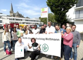 Die Partner der Aktion und Jan Fitschen (v.l.). Foto: AOK