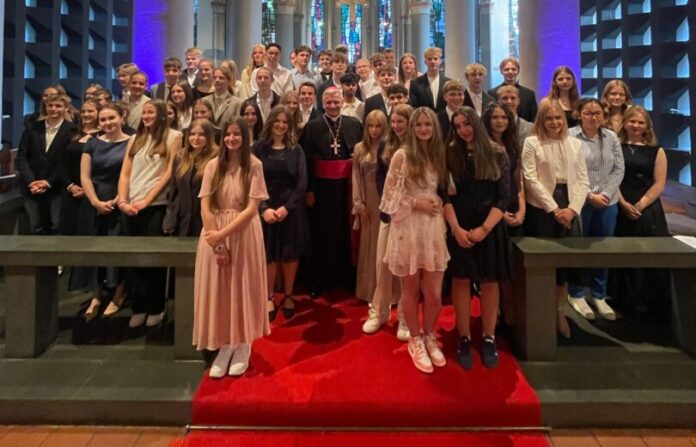 Voll war es in der Kirche zur feierlichen Firmung. Foto: privat