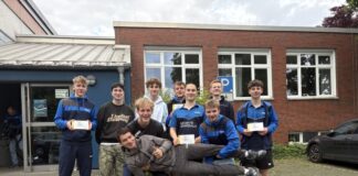 Das erfolgreiche Team des SV Union Velbert mit Betreuern und Coach Markus Tekaat (M.). Foto: privat