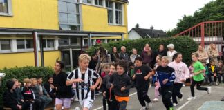 Die Schülerinnen und Schüler zeigten vollen Einsatz bei der Charity-Aktion. Foto: privat
