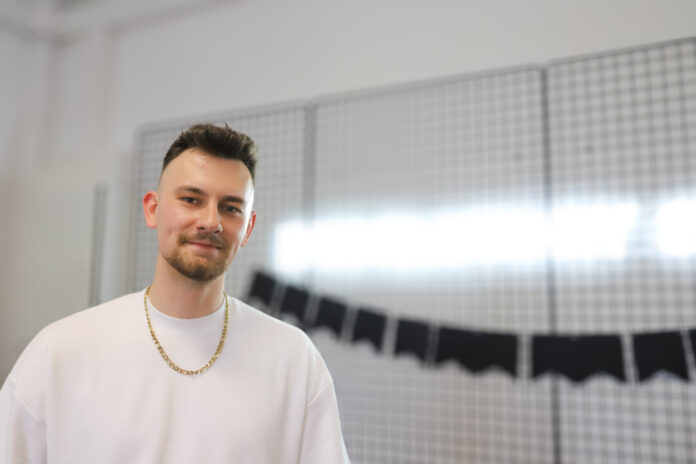 Daniel Kocur lebt seine Leidenschaft - mit einem eigenen Tattoostudio hat er den Schritt in die Selbstständigkeit gewagt. Foto: Volkmann Daniel Kocur lebt seine Leidenschaft - mit einem eigenen Tattoostudio hat er den Schritt in die Selbstständigkeit gewagt. Foto: Volkmann