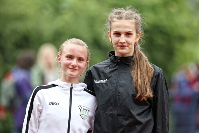 Marie Hensel und Matilda Leowald überzeugten beim Blockwettkampf. Foto: Dirk Gantenberg