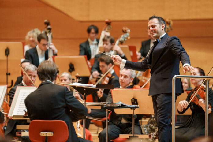 Andrea Sanguineti und die Essener Philharmoniker. Foto: Volker Wiciok/TUP