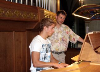 Orgelunterricht in St. Lambertus. Foto: Matthias Röttger