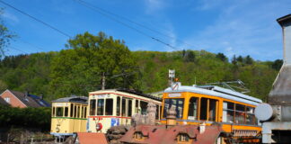 Auf dem Betriebshof in der Kohlfurth treffen kleine und große Bahnen aufeinander. Foto: Michael Malicke