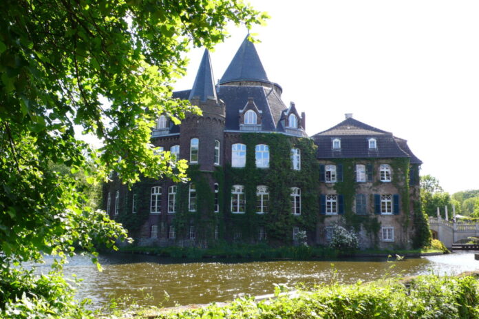 Auf Schloss Linnep findet am 18. Mai der Festakt zur kommunalen Neugliederung als gemeinsames Bürgerfest statt. Foto: Stadt Ratingen