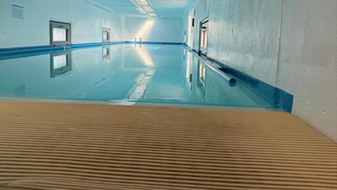 Schwimmen Durch Aufstellen eines Schwimmcontainers (z.B. Projekt Narwali) sollen Kinder frühzeitig an Wasser gewöhnt und das Schwimmen erlernt werden. Foto: SPD Erkrath