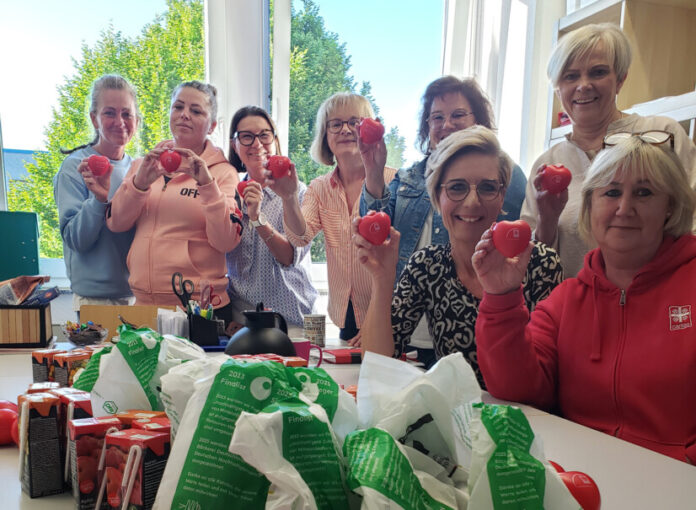 „Herz in der Hand – Stress im Griff“ - so lautet das Motto der Aktion zum Pflegetag. Foto: Caritas