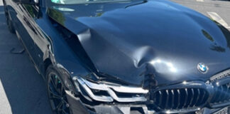 Der BMW stieß frontal in die Seite des VW. Foto: Polizei