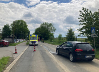 Bei einem Auffahrunfall am Sonntagmittag wurden mehrere Insassen leicht verletzt. Die beteiligten Autos waren nicht mehr fahrbereit. Foto: Polizei