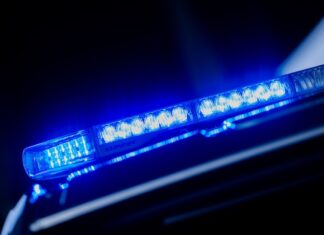 Zu einem Unfall mit einem lebensgefährlich verletzten Motorradfahrer wurde die Polizei in Kleve gerufen. (Symbolbild)