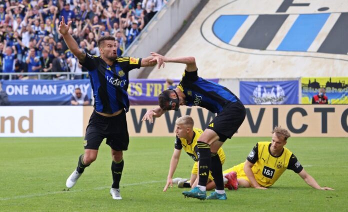 Brünker schießt Saarbrücken in die Relegation. 