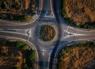 Ein Kreisverkehr ist zu sehen. Foto: pixabay/Symbolbild