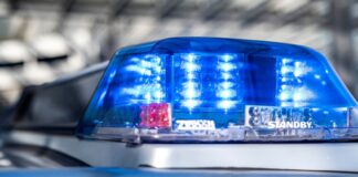 Wegen eines schweren Unfalls in Ratingen war die Polizei im Einsatz. (Symbolbild)