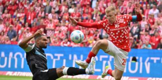 Der FSV Mainz 05 um Jonathan Burkardt (r) zeigte gegen Bayer Leverkusen um Jonathan Tah (l) eine bärenstarke erste Hälfte.