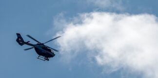 Die Frau wurde mit einem Hubschrauber ins Krankenhaus gebracht. (Symbolbild)