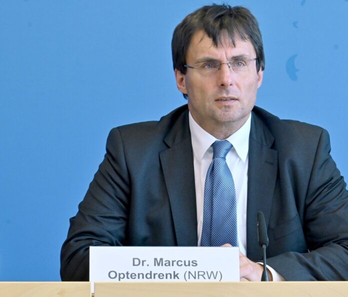 NRW-Finanzminister Optendrenk ist nicht begeistert von der geplanten Erhöhung der Pendlerpauschale. (Archivbild)