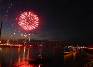 Das traditionelle Feuerwerk findet weiterhin statt. (Archivbild)