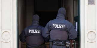 Die Polizei hat mehrere Objekte bundesweit durchsucht. (Symbolbild)