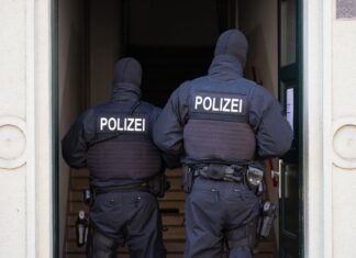 Die Polizei hat mehrere Objekte bundesweit durchsucht. (Symbolbild)