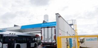 An einer neuen Wasserstoff-Tankstelle in Düsseldorf sollen vor allem Brennstoffzellen- Busse und -Lastwagen tanken können.