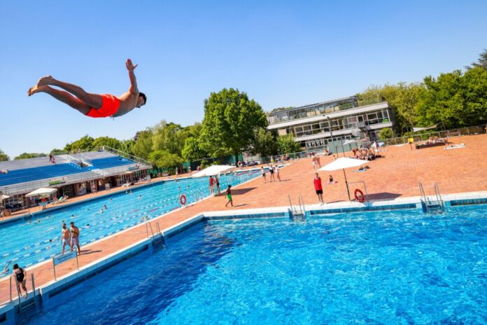 Zahlreiche Freibäder starten in die Saison Ab ins Wasser: Am 1. Mai sind viele Freibäder in die Saison gestartet.