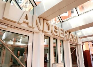Um seinen ermordeten Sohn zu rächen, soll ein 69-Jähriger zu Selbstjustiz gegriffen haben. Bald steht er wohl selbst vor Gericht. (Archivbild)
