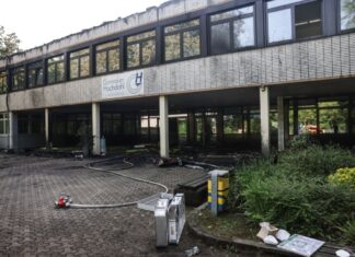 Stumme Zeugen der Verwüstung: Die zwei Schulen sind für Schülerinnen und Schüler nicht mehr nutzbar.