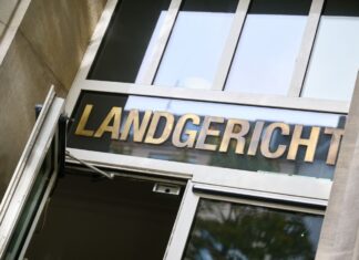 Der Angeklagte durfte sich seiner Frau nicht näher als 50 Meter nähern. (Archivbild)