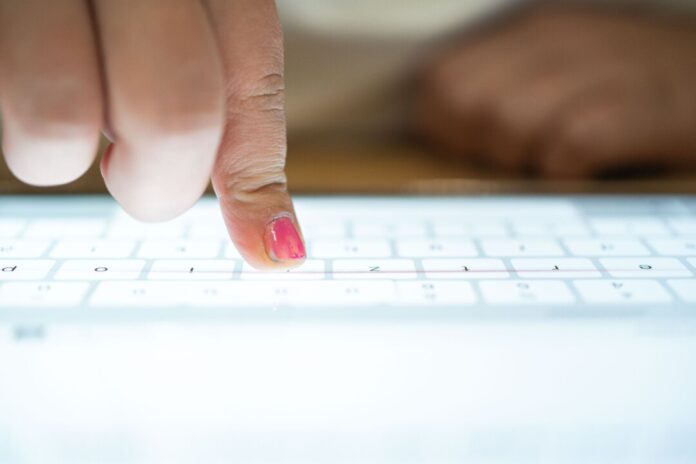 Cybergrooming im Netz - eine Gefahr für Kinder. (Symbolbild)