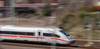 Viele ICE-Reisende müssen sich in Geduld üben (Symbolbild)