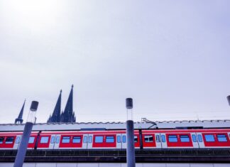 Schwere Zeit für Pendler: Am Kölner Hbf fährt kaum ein Zug