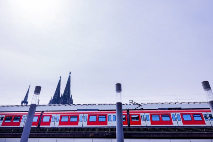 Schwere Zeit für Pendler: Am Kölner Hbf fährt kaum ein Zug