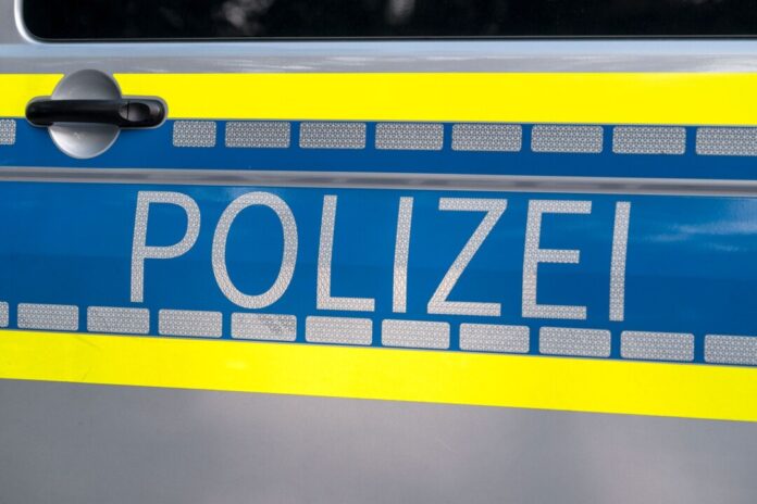 Um mehr über den Vorfall zu erfahren, sucht die Polizei weiterhin nach Zeugen. (Symbolbild)