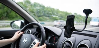 Falsche Angaben zu Straßensperrungen auf Google Maps sorgen für Irritationen bei Autofahrern. (Symbolbild)