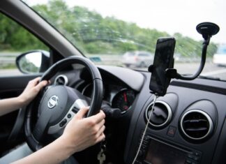 Falsche Angaben zu Straßensperrungen auf Google Maps sorgen für Irritationen bei Autofahrern. (Symbolbild)