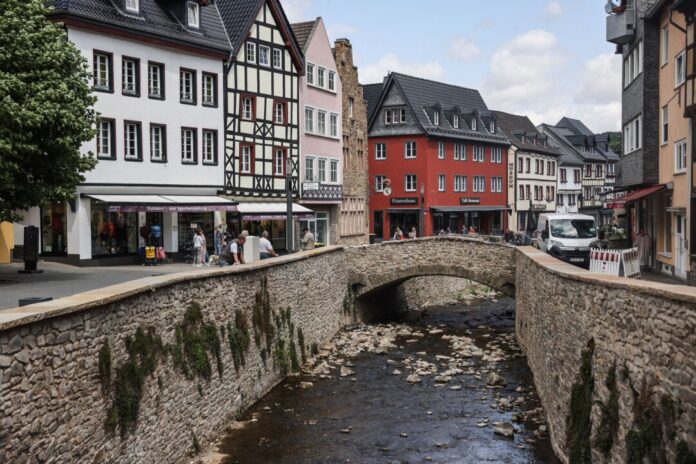 Die von der Flutkatastrophe im Juli 2021 hart getroffene Stadt Bad Münstereifel im Süden von Nordrhein-Westfalen hat ein eigenes Hochwasserfrühwarnsystem eingerichtet. (Archivbild)