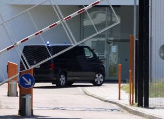 Die Bundesanwaltschaft lässt die Beschuldigten nach Karlsruhe bringen.