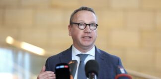 Ein Verbotsverfahren gegen die AfD bräuchte Limbach zufolge ein breites Bündnis. (Archivbild)