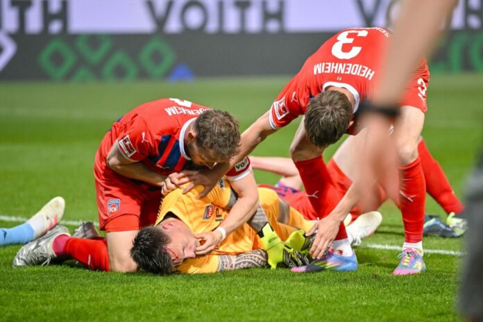 Kevin Müller musste lange behandelt werden.
