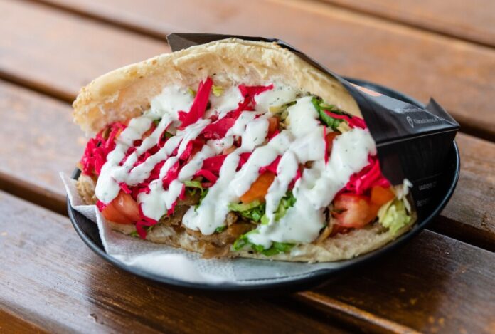Drogen als Döner in JVA geschmuggelt Neben echten Dönern soll der Seelsorger auch präpariertes Essen ins Gefängnis mitgebracht haben. (Symbolbild)