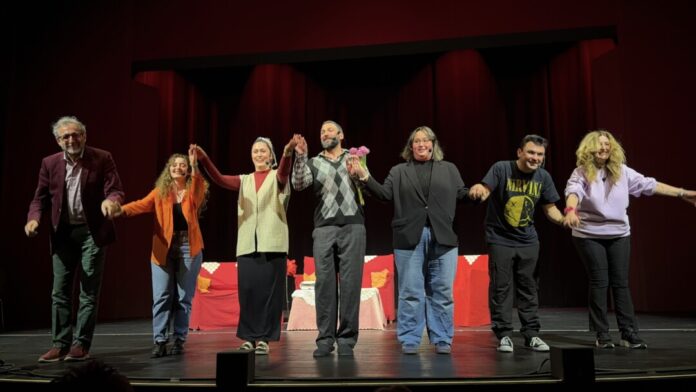 Die Theatergruppe hatte sichtlich Spaß mit dem Stück und dem Publikum. Foto: privat