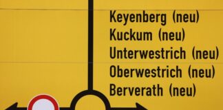 Nach dem vorgezogenen Ausstieg aus Förderung und Verstromung von Braunkohle steht für die fünf vor dem Abbaggern geretteten Dörfer am Tagebau Garzweiler eine Entscheidung über die künftigen Ortsnamen bevor. 