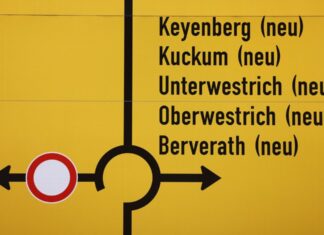 Nach dem vorgezogenen Ausstieg aus Förderung und Verstromung von Braunkohle steht für die fünf vor dem Abbaggern geretteten Dörfer am Tagebau Garzweiler eine Entscheidung über die künftigen Ortsnamen bevor. 