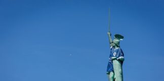 Das Hermannsdenkmal ist nun in ungewohntem Outfit zu sehen.