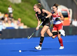 Lisa Nolte (l) schoss den Düsseldorfer HC mit dem 2:1-Siegtor ins Finale.