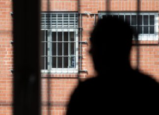 Ohne reaktivierte Ruheständler geht es künftig nicht mehr im Ausreisegewahrsam. (Symbolbild)