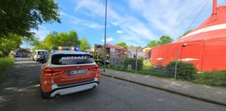 Bei der Vorführung eines Feuerschluckers geriet das Zelt in Brand.