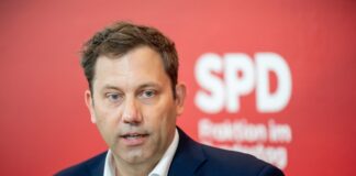 In der traditionellen «Malocherstadt» Duisburg hat SPD-Chef Lars Klingbeil an der Parteibasis in Nordrhein-Westfalen möglicherweise seine erste Feuerprobe seit seinem Amtsantritt als Vizekanzler zu bestehen. (Archivbild)