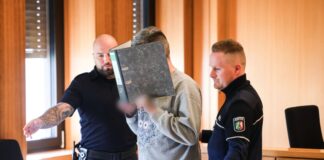 Im Mordprozess gegen einen Krankenpfleger vor dem Landgericht Aachen haben ehemalige Kolleginnen von abfälligen Bemerkungen des Angeklagten über Patienten berichtet. (Archivfoto) 